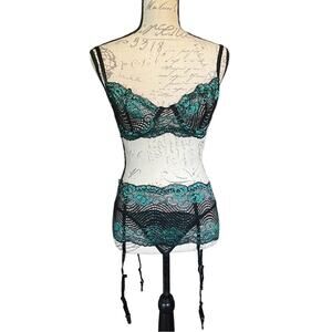 Bra Panty Black & Green Lace Bra & Panty Set Size Small 32”